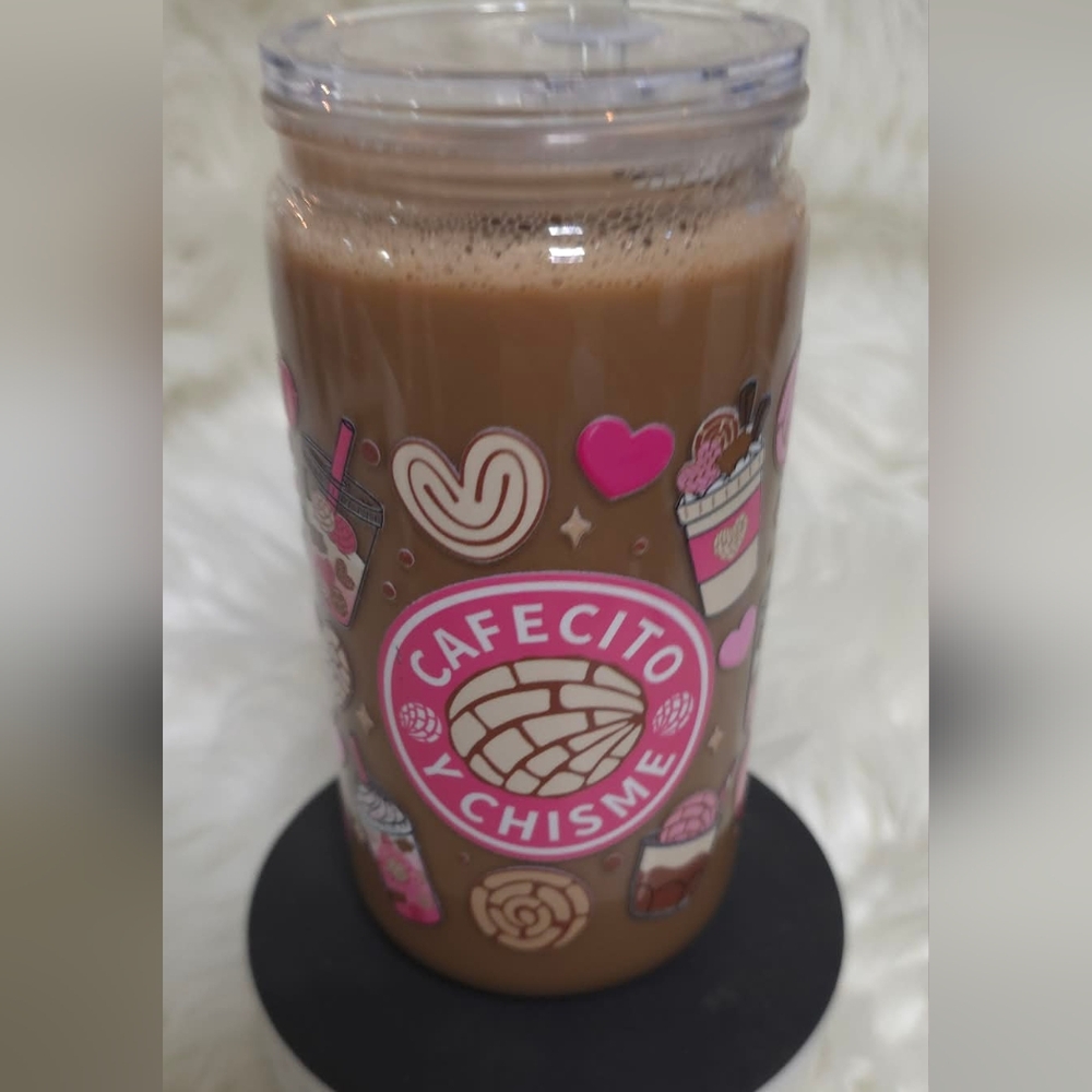 Cafecito y Chisme snowglobe